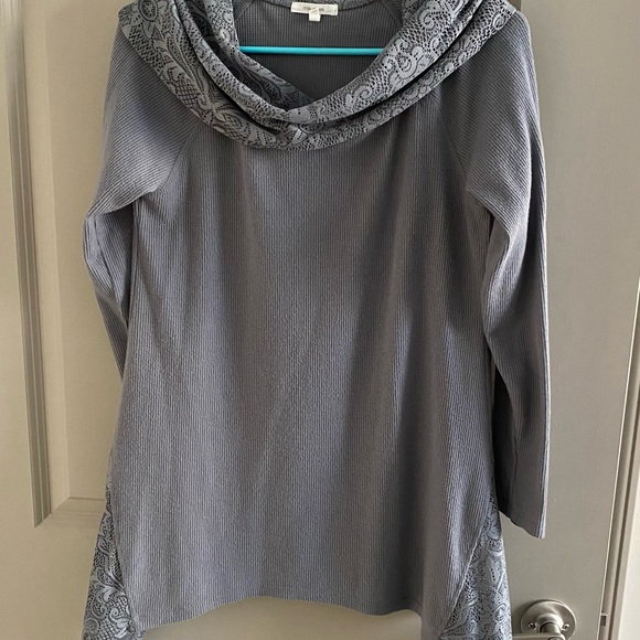 Sweater - Picture 1 of 3